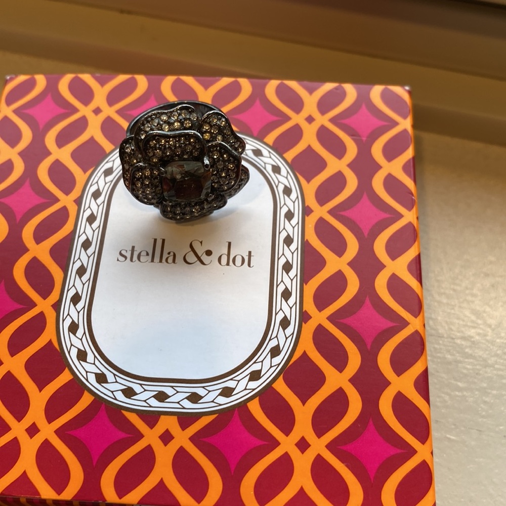 Ring - Picture 3 of 4